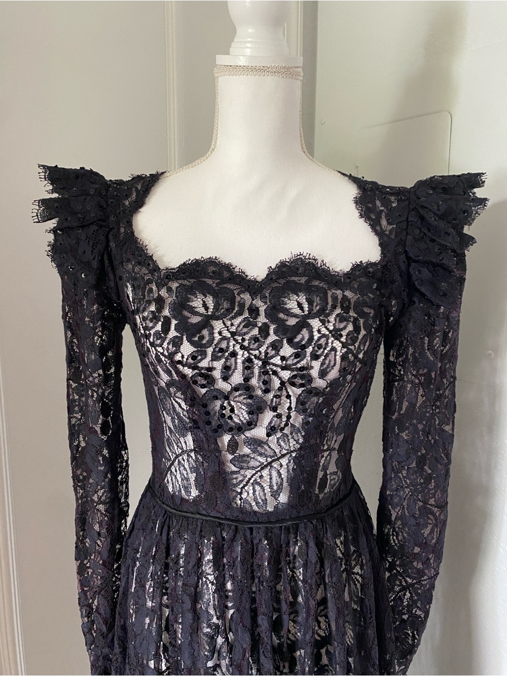 80s RARE Vintage Lace overlay gown - Picture 4 of 8